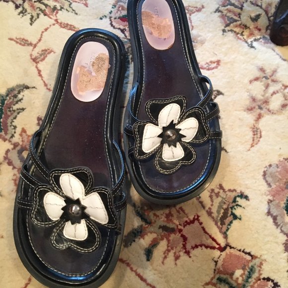 Liz Claiborne Sandals - Picture 1 of 4